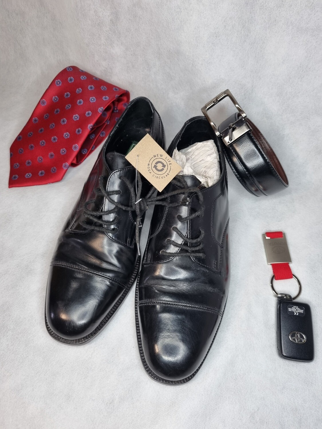 ZAPATO DE HOMBRE, MARCA LOMBARDINO, ESTILO MOCASIN FORMAL, NEGRO CON CORDONES, TALLE 42