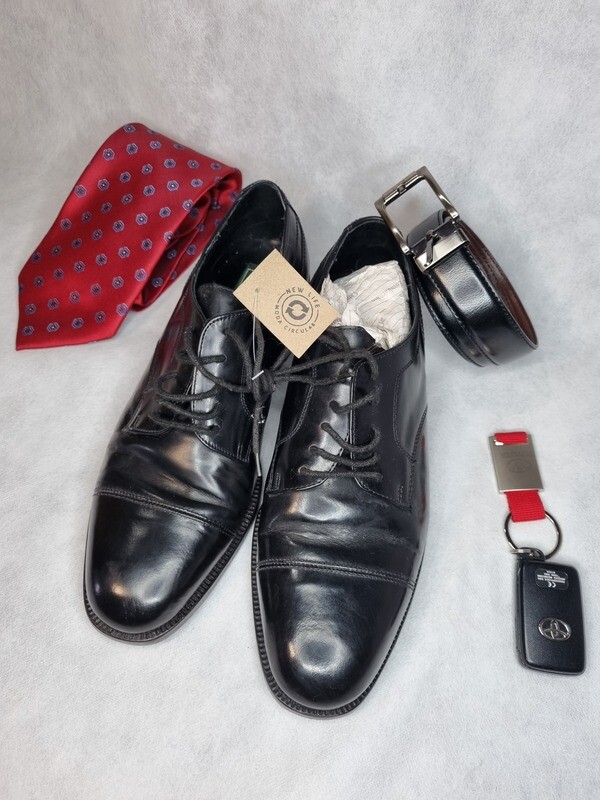 ZAPATO DE HOMBRE, MARCA LOMBARDINO, ESTILO MOCASIN FORMAL, NEGRO CON CORDONES, TALLE 42