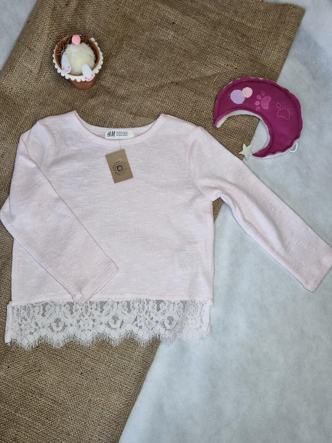 SWEATER DE LANA FINA, CON ENCAJE ABAJO. COLOR ROSA PALIDO. TALLE 2/4. MARCA HYM
