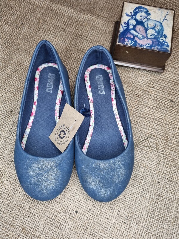 BALERINA GUGA, TALLE 29. AZUL CON BRILLO.
