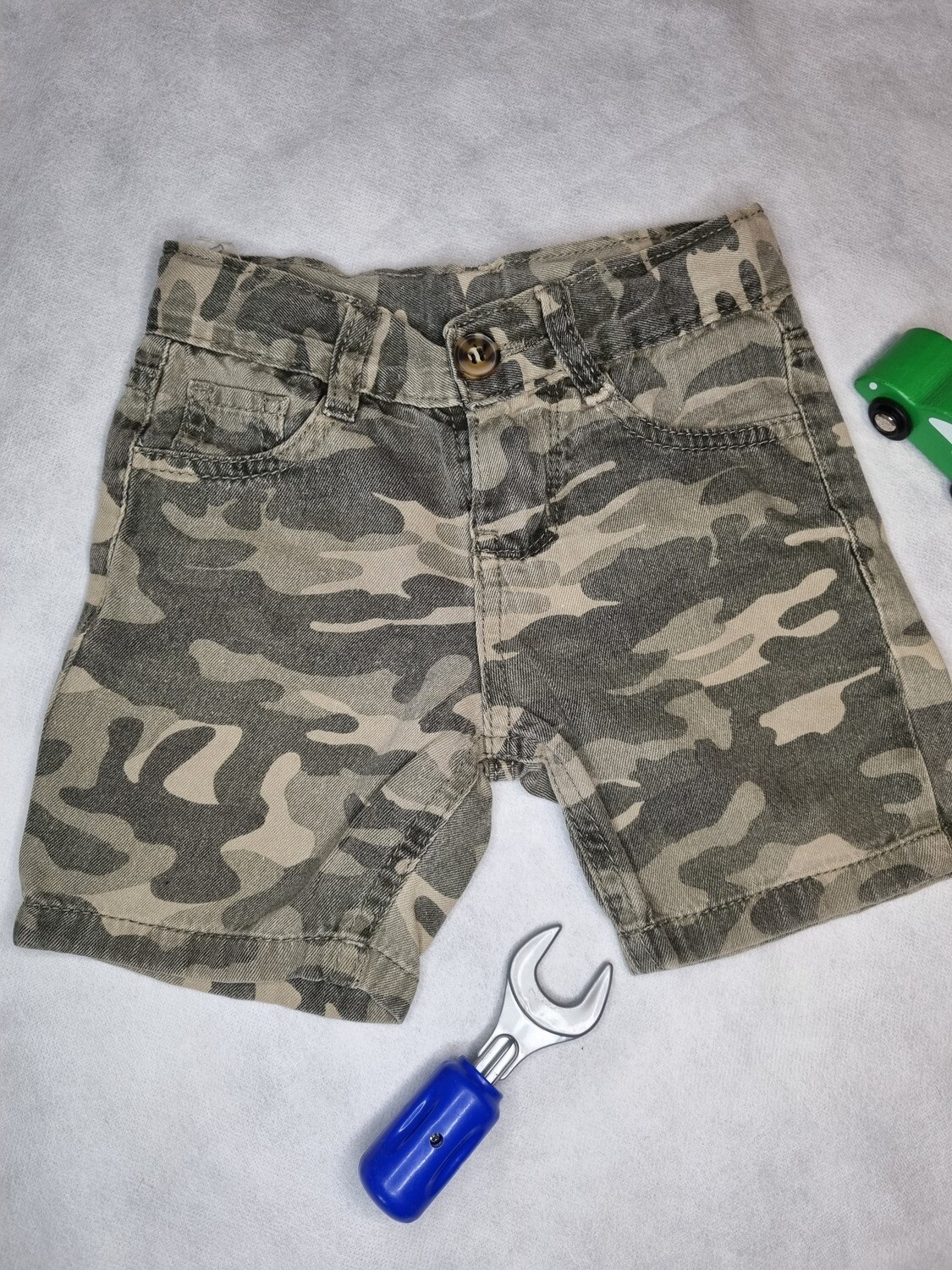 SHORT DE NIÑO, CAMUFLADO. MARCA ZARA BABY. TALLE 2-3 AÑOS