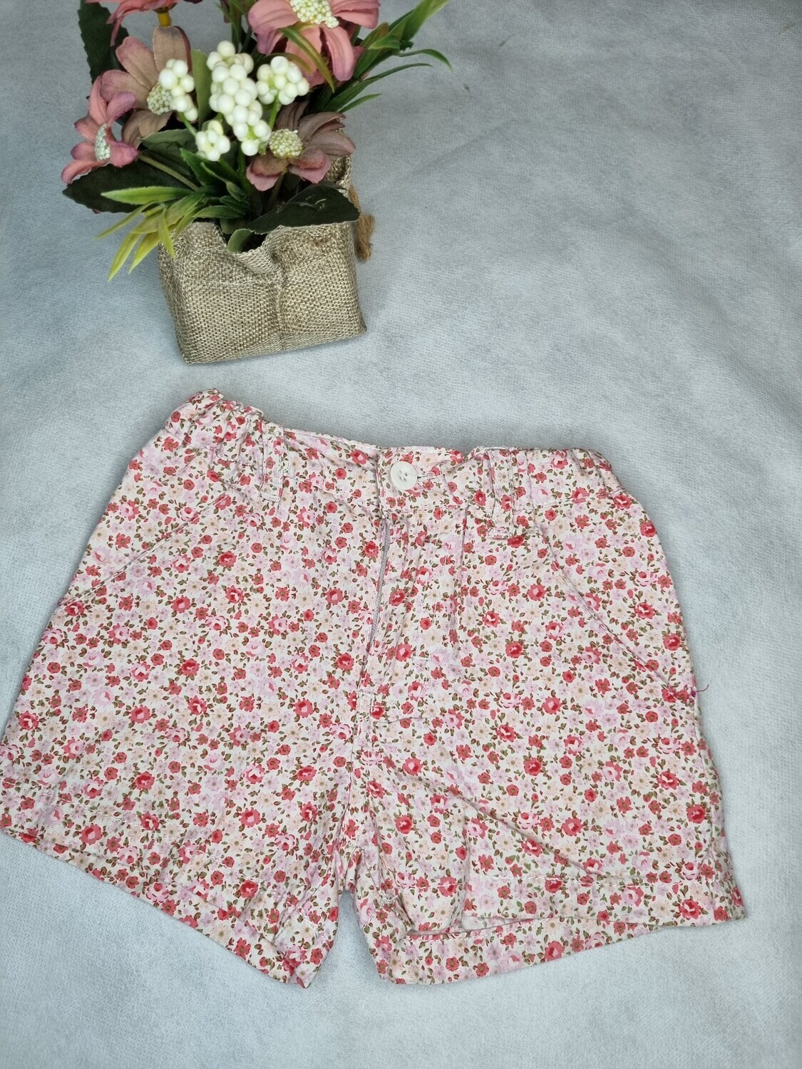 SHORT NIÑA, DE TELA, CON CINTURA ELASTIZADA. MARCA BASS, TALLE 18 M