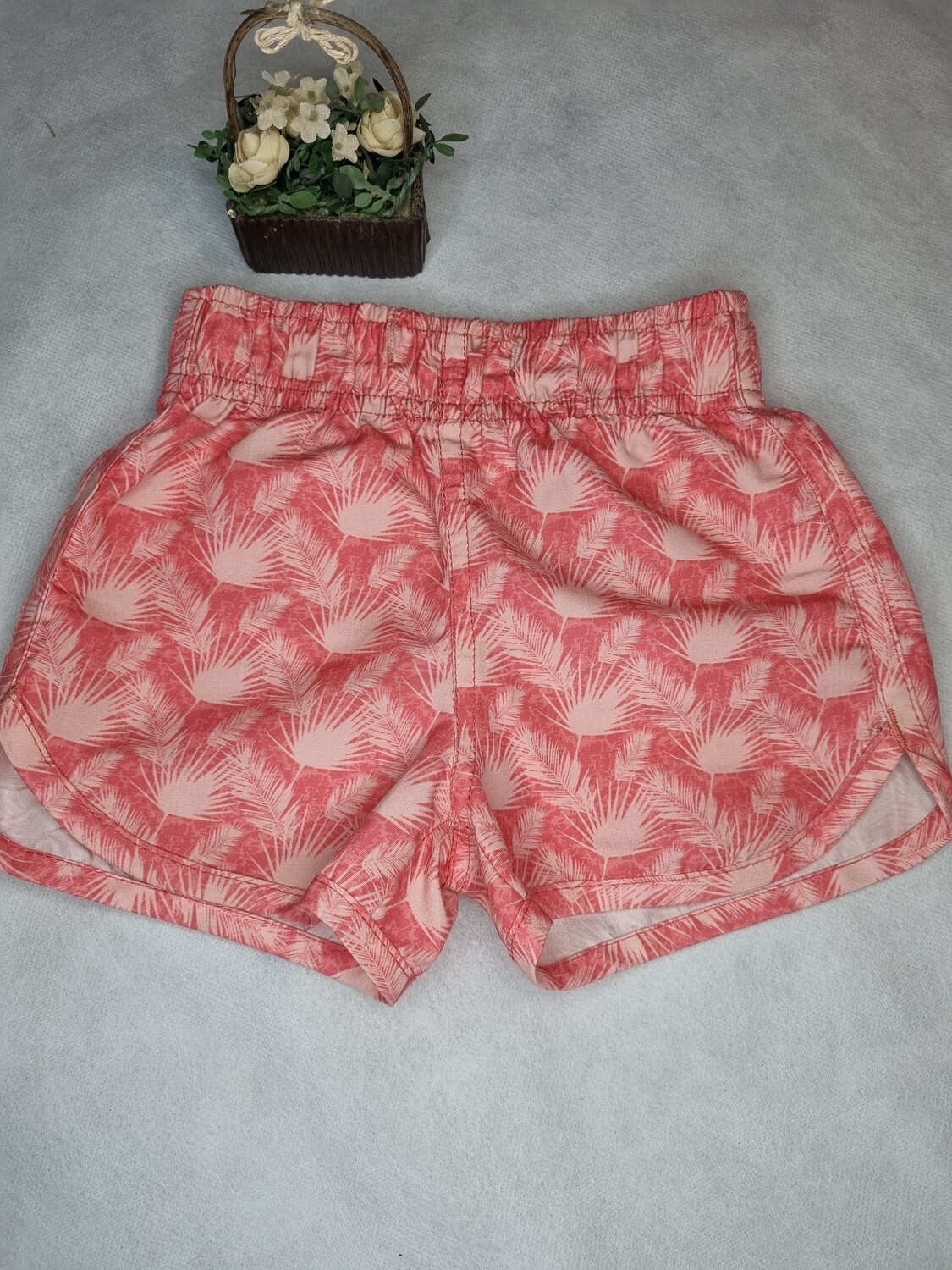 SHORT NIÑA DE TELA, CINTURA ELASTIZADA. TALLE 1