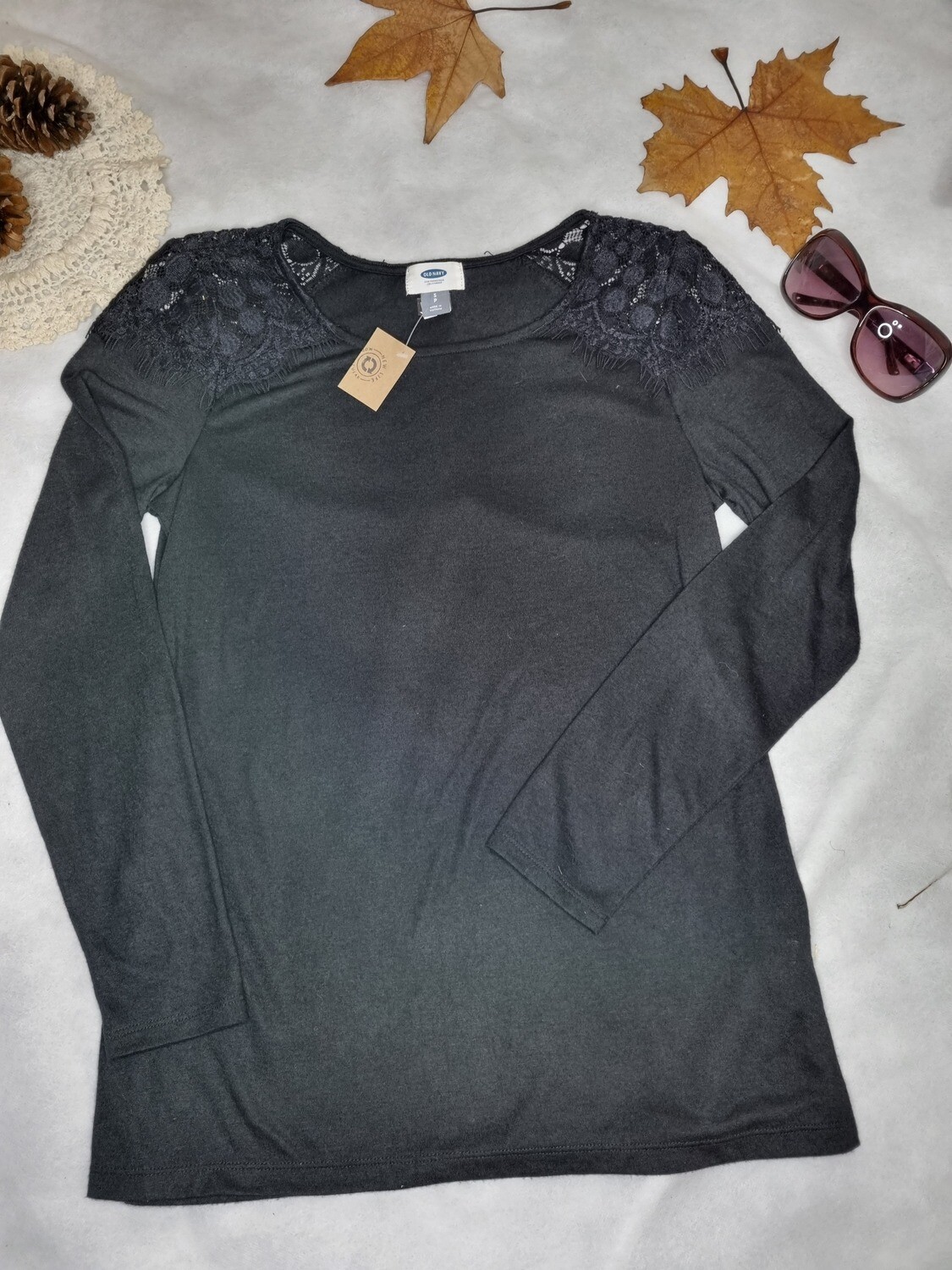 REMERA DE ALGODÓN, MANGA LARGA, NEGRA, CUELLO REDONDO. MARCA OLD NAVY, TALLE S. NUEVA SIN USO