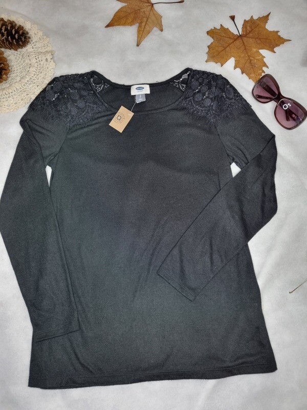 REMERA DE ALGODÓN, MANGA LARGA, NEGRA, CUELLO REDONDO. MARCA OLD NAVY, TALLE S. NUEVA SIN USO