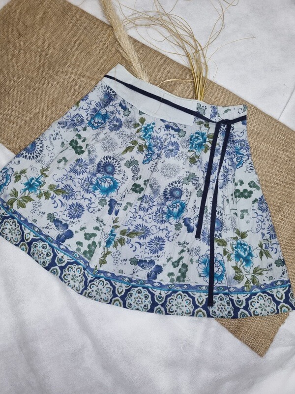 POLLERA / FALDA EVASÉ CON PINZAS, ESTAMPADA, TALLE 34