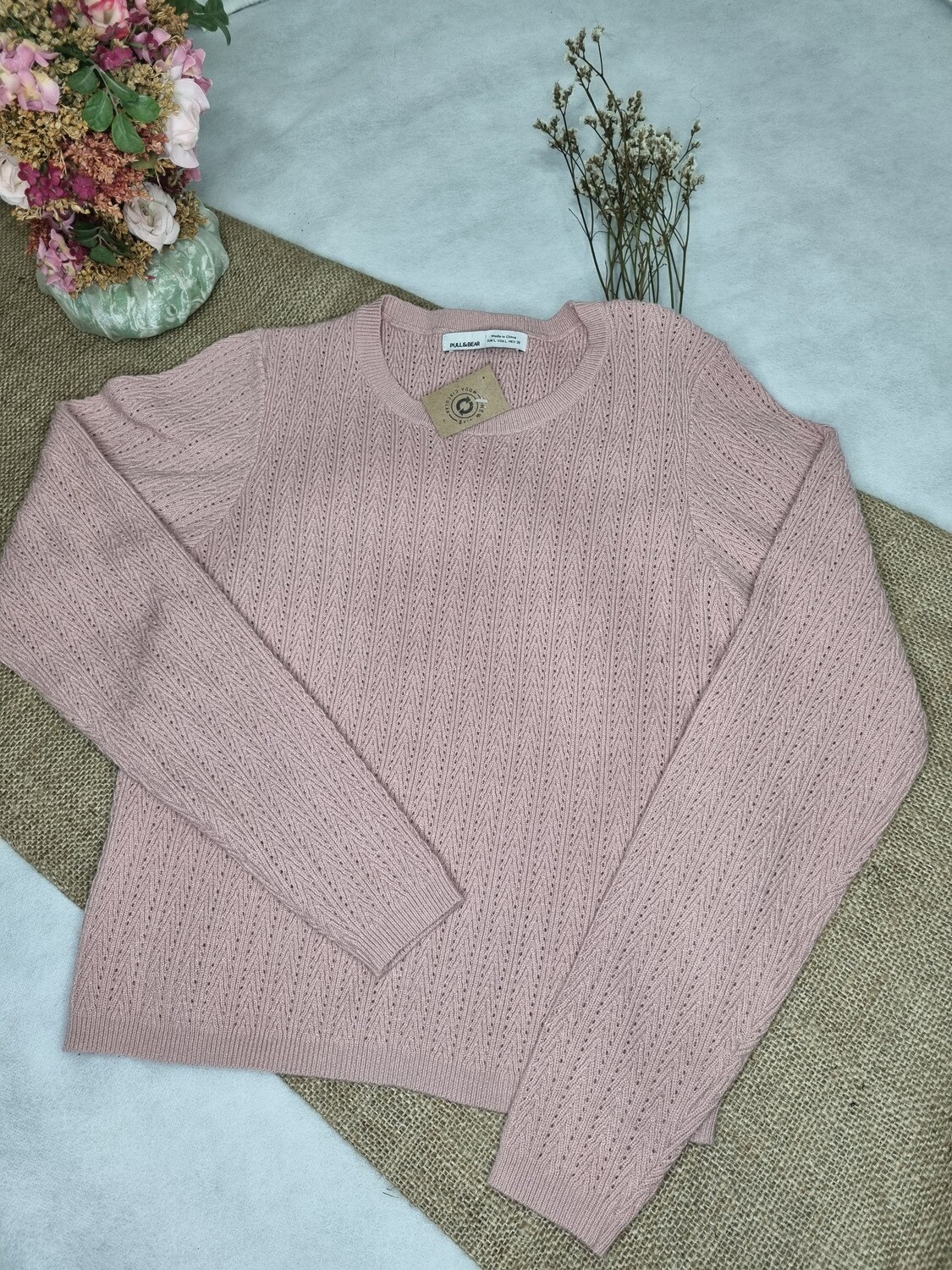 SWEATER ESCOTE REDONDO, COLOR ROSA VIEJO. TALLE XS. MARCA PULL AND BEAR