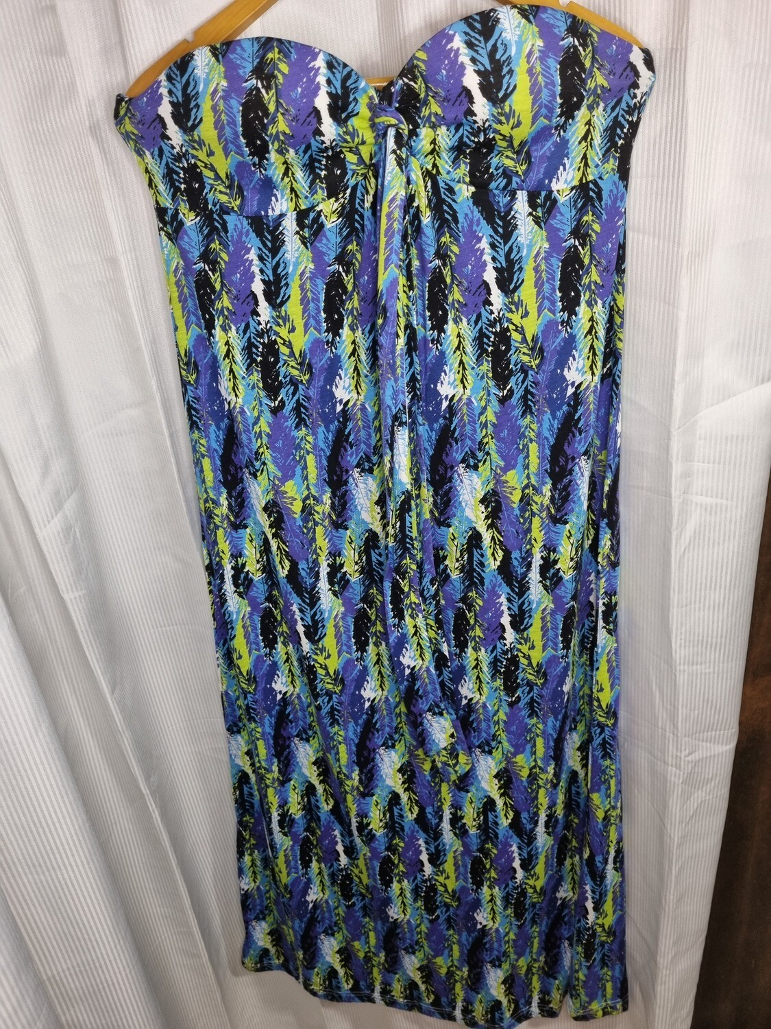 VESTIDO STRAPLESS, LARGO, CON BUSTO ARMADO. MARCA ENERGY. TALLE XL
