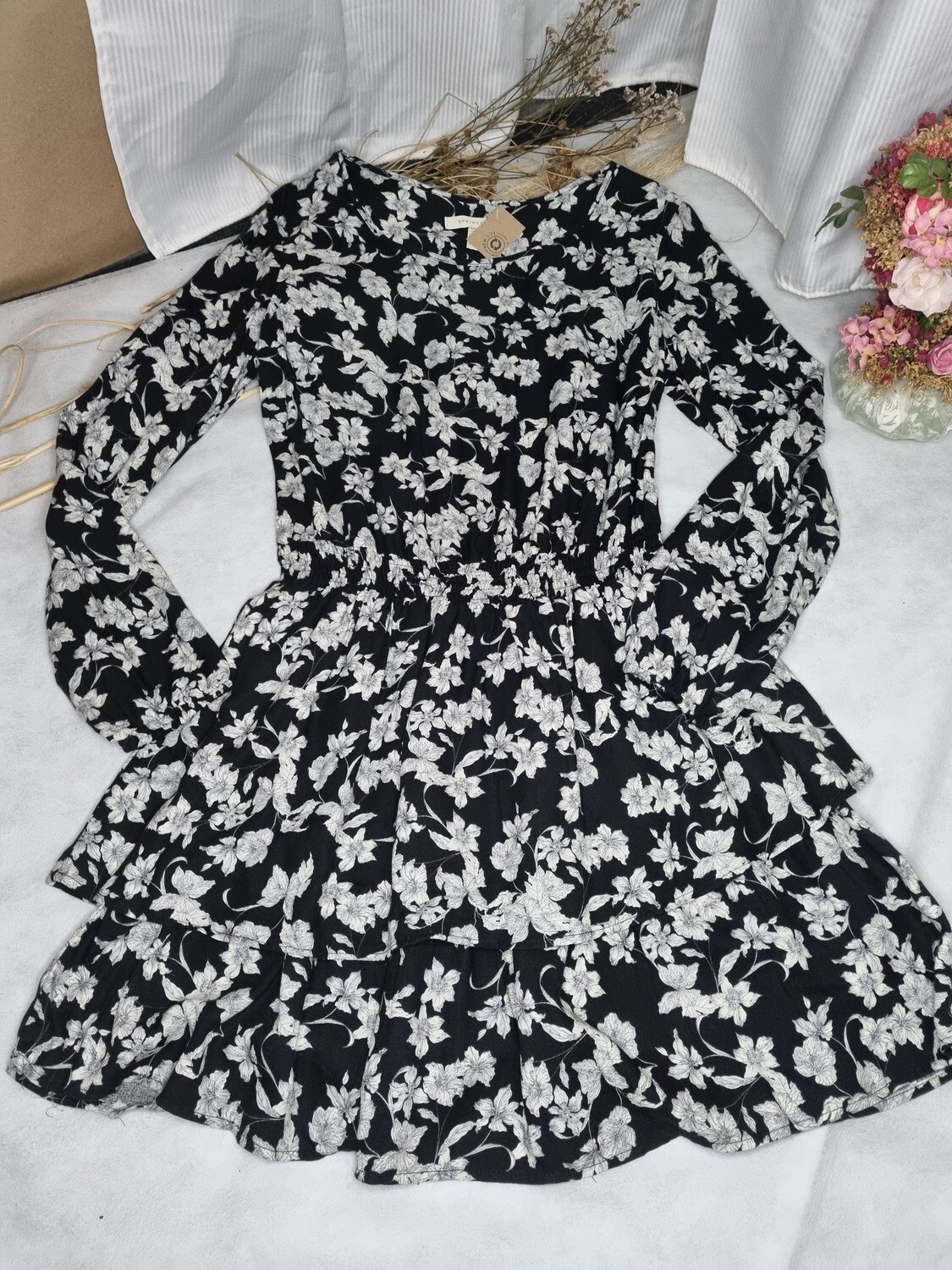 VESTIDO CORTO, MANGA LARGA, NEGRO ESTAMPADO. MARCA SPRINGFIELD. TALLE 40
