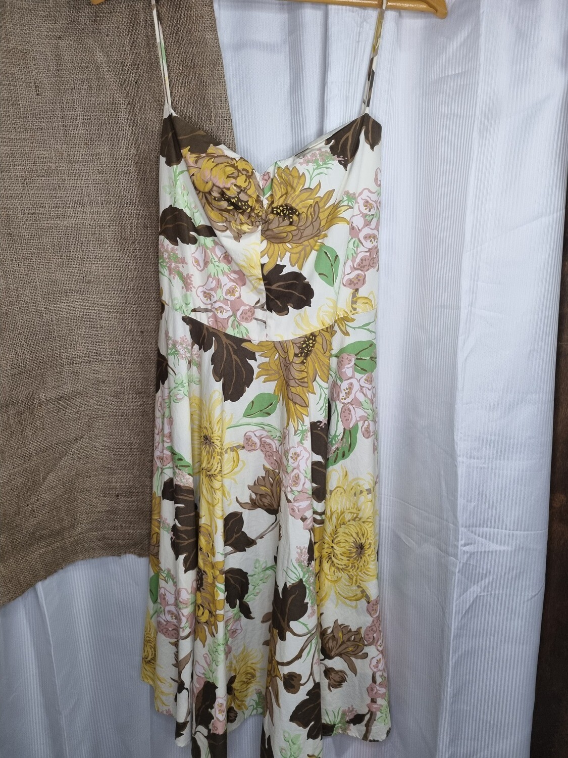 VESTIDO SOLERA FLOREADO, BRETELES FINOS. MARCA ZARA WOMAN. TALLE XL. NUEVO SIN USO