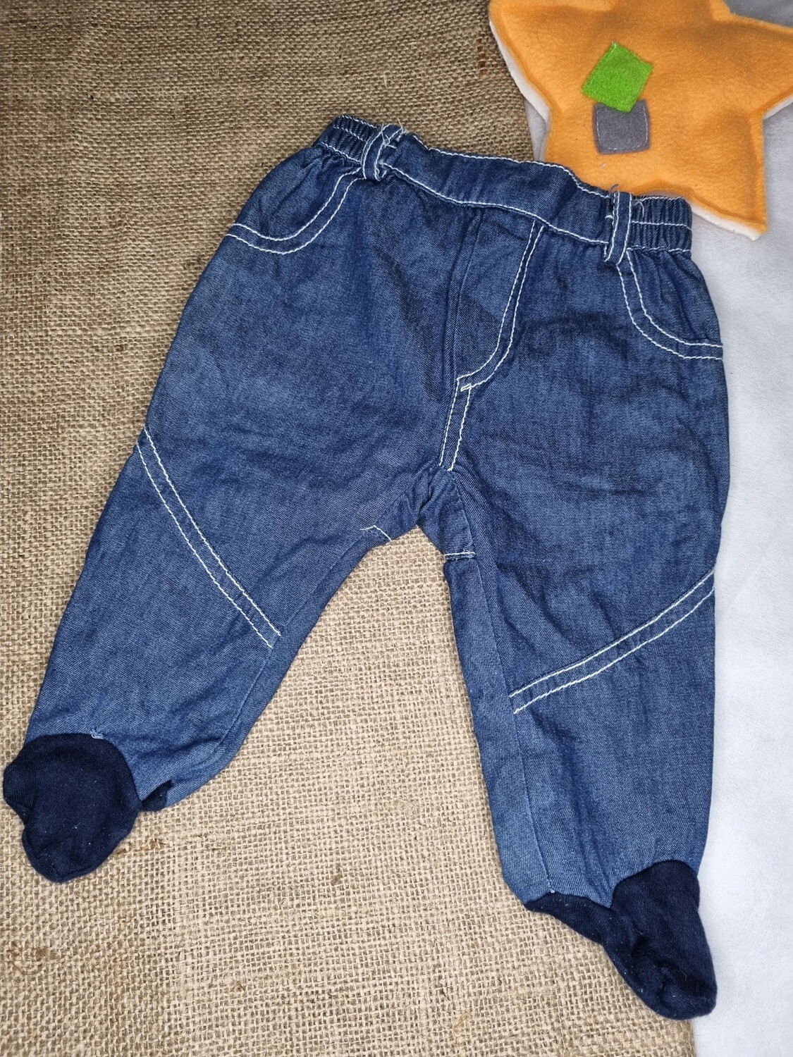 PANTALÓN DE JEAN CON PIE , ELASTIZADO A LA CINTURA, MARCA CELIA, TALLE 1