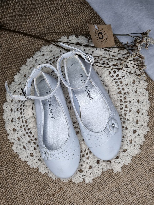BALERINA BLANCA CON PULSERA Y FLOR DECORATIVA, MARCA LITTLE ANGEL, TALLE 24