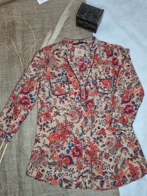 BLUSA ESTAMPADA, MARCA DANIEL CASSIN. TALLE S