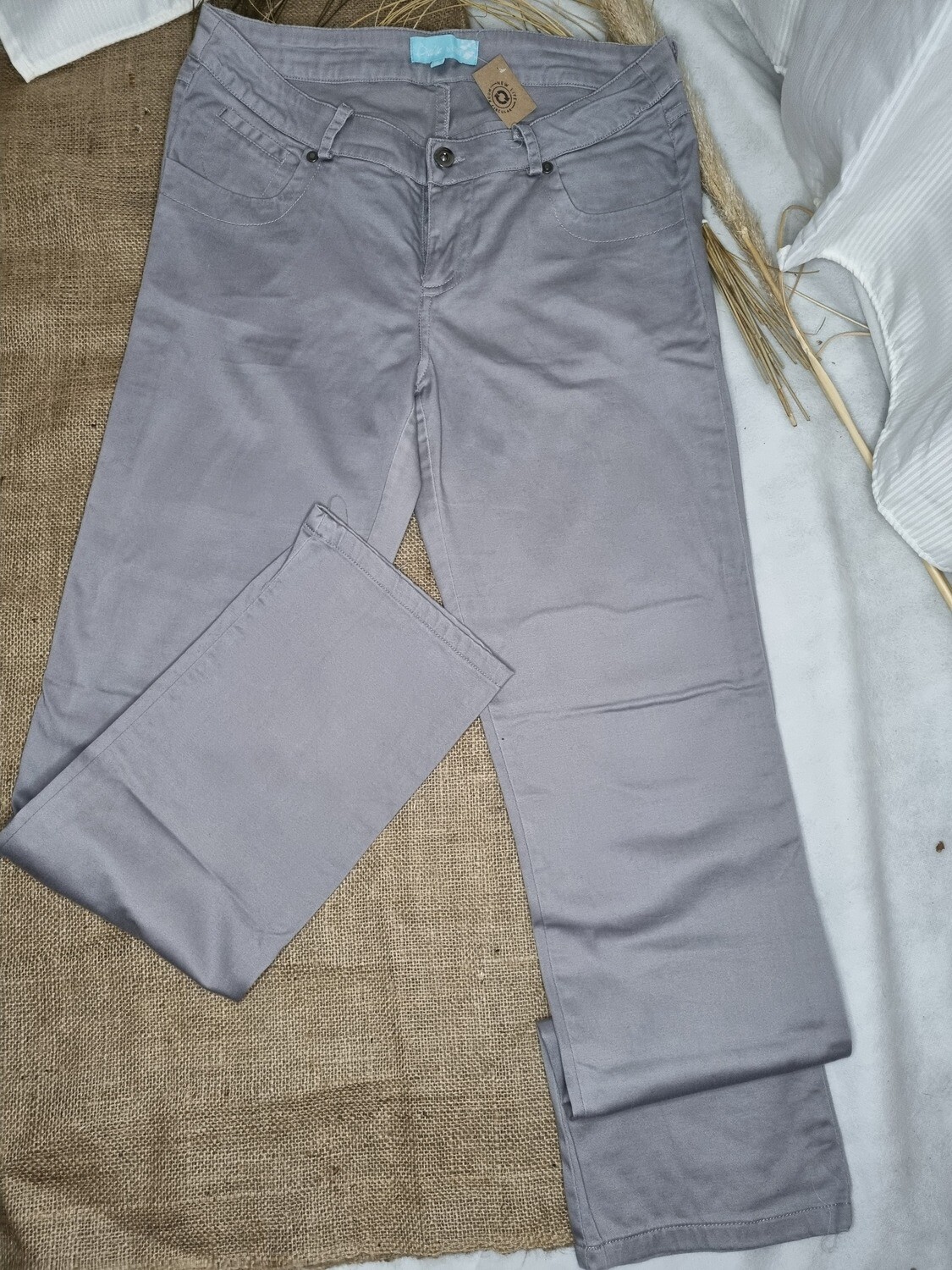 PANTALON GABARDINA GRIS CLARO, TALLE 44, BRISE by BLEU