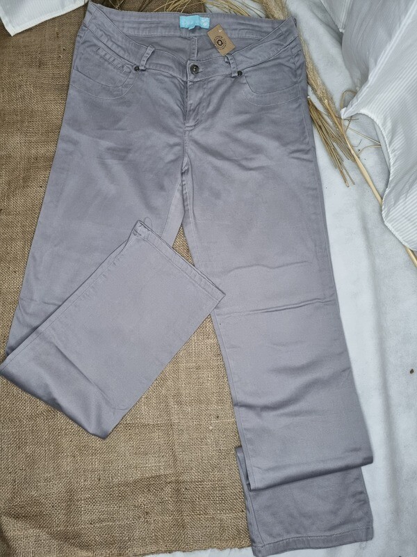 PANTALON GABARDINA GRIS CLARO, TALLE 44, BRISE by BLEU