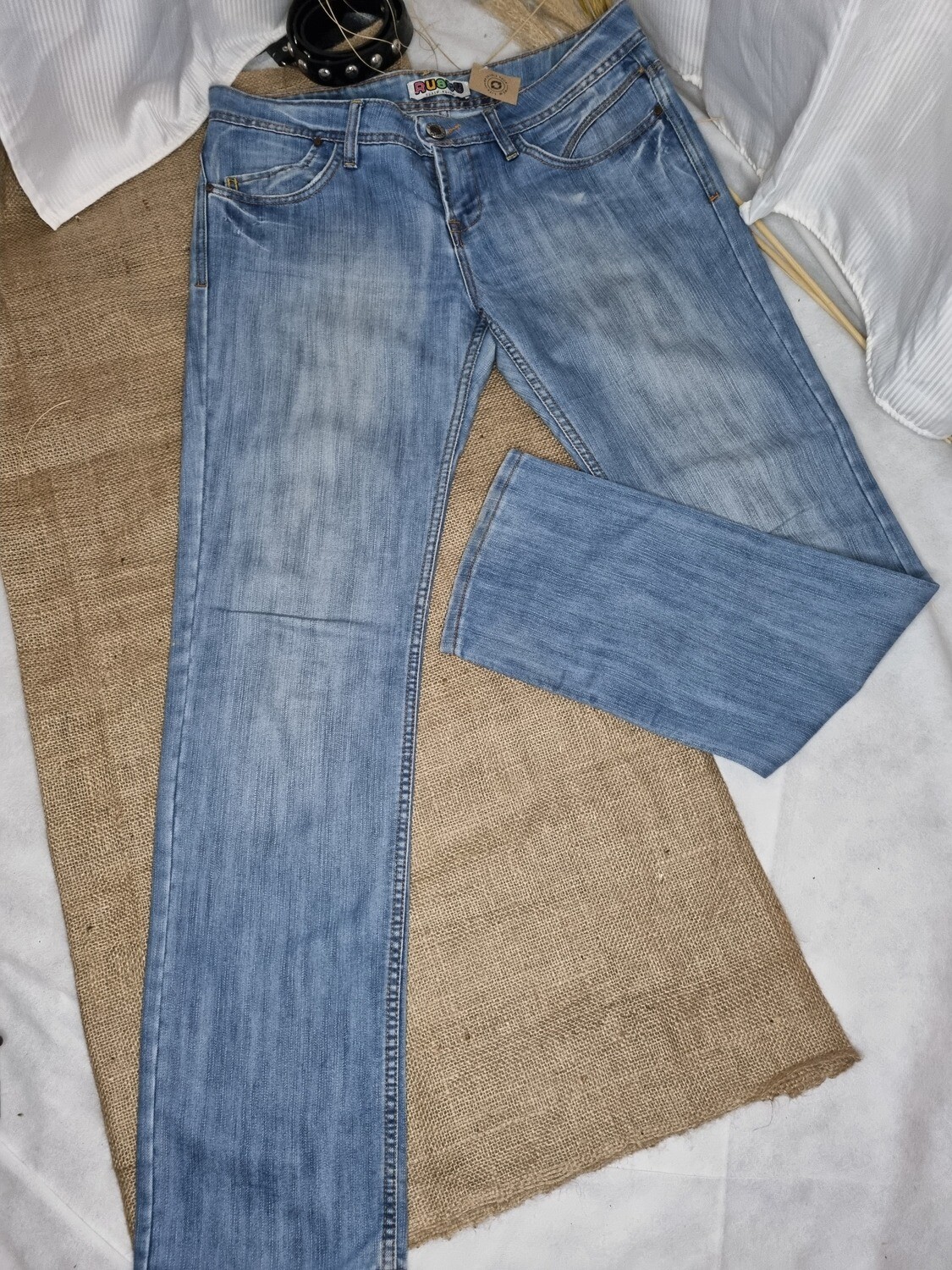 PANTALON JEAN CLARO, TIRO BAJO, RECTO, RUSTY TALLE 32