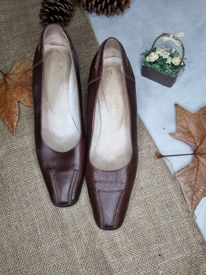 ZAPATOS DE CUERO, COLOR MARRÓN, TACO 6CM, CON COSTURA ADELANTE Y EN TALÓN, MARCA MARCO DONATTI, TALLE 38