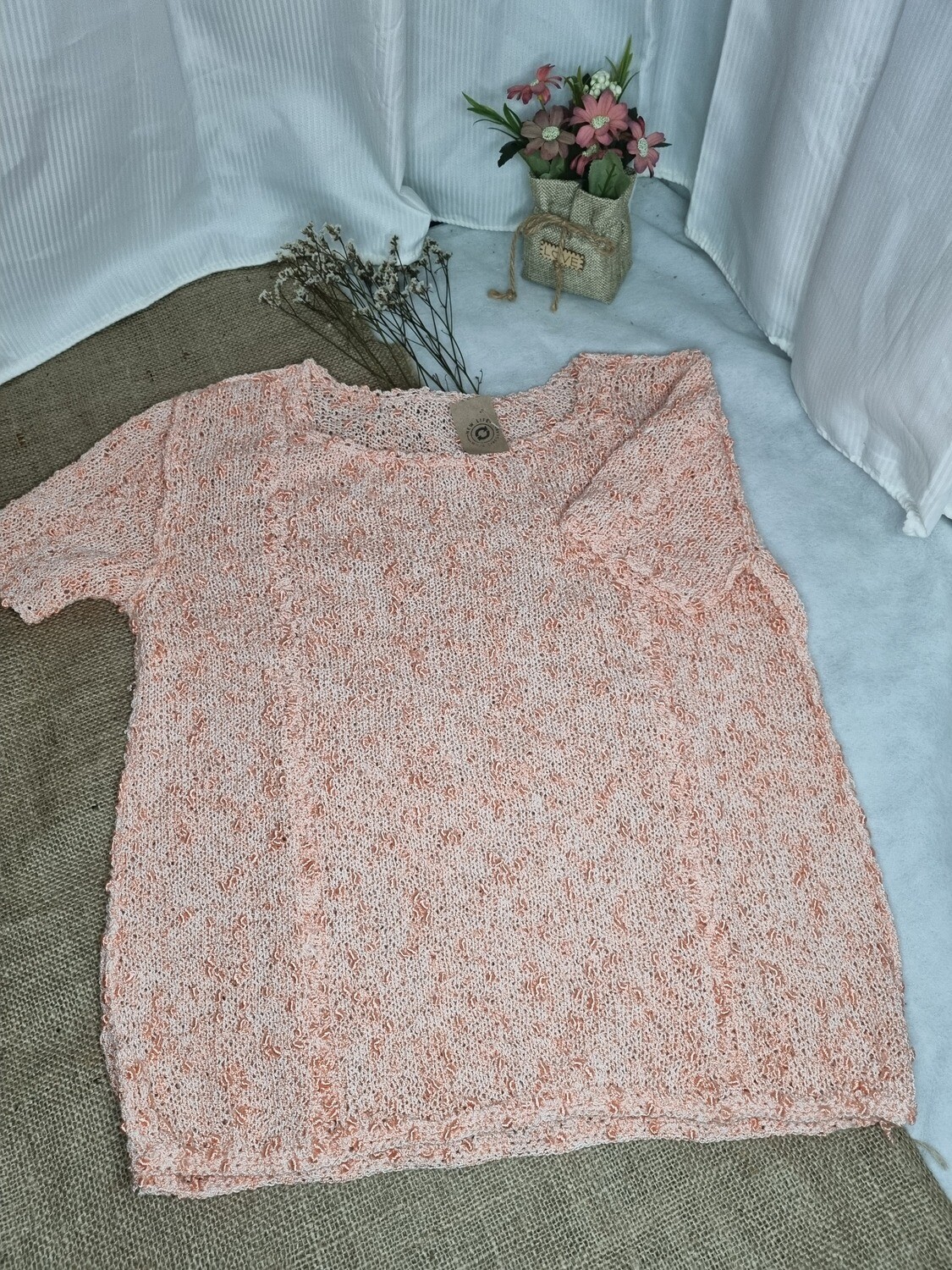BUZO DE MANGA CORTA , TEJIDO EN HILO BOUCLÉ, COLOR SALMON, TALLE L
