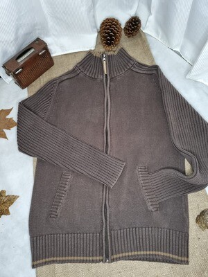 CAMPERA DE LANA, CON CUELLO ALTO Y CIERRE. MARCA ZARA. TALLE L