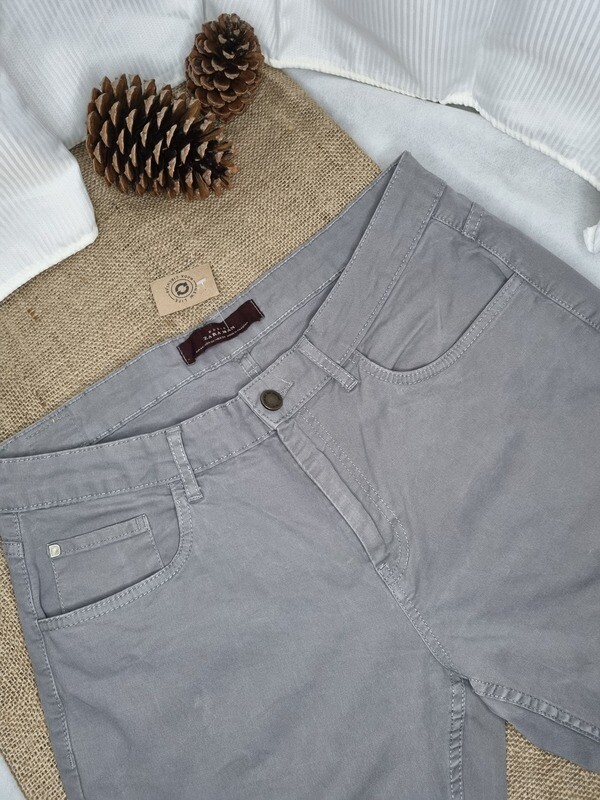 PANTALON DE COTTON, COLOR GRIS. MARCA ZARA MAN