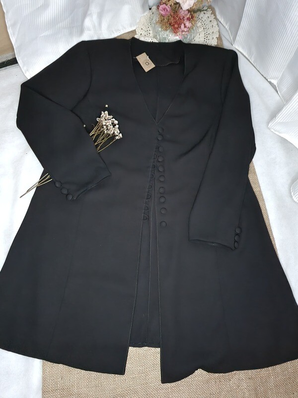 CHAQUETA FINA DE FIESTA, MANGA LARGA. COLOR NEGRO. TALLE M