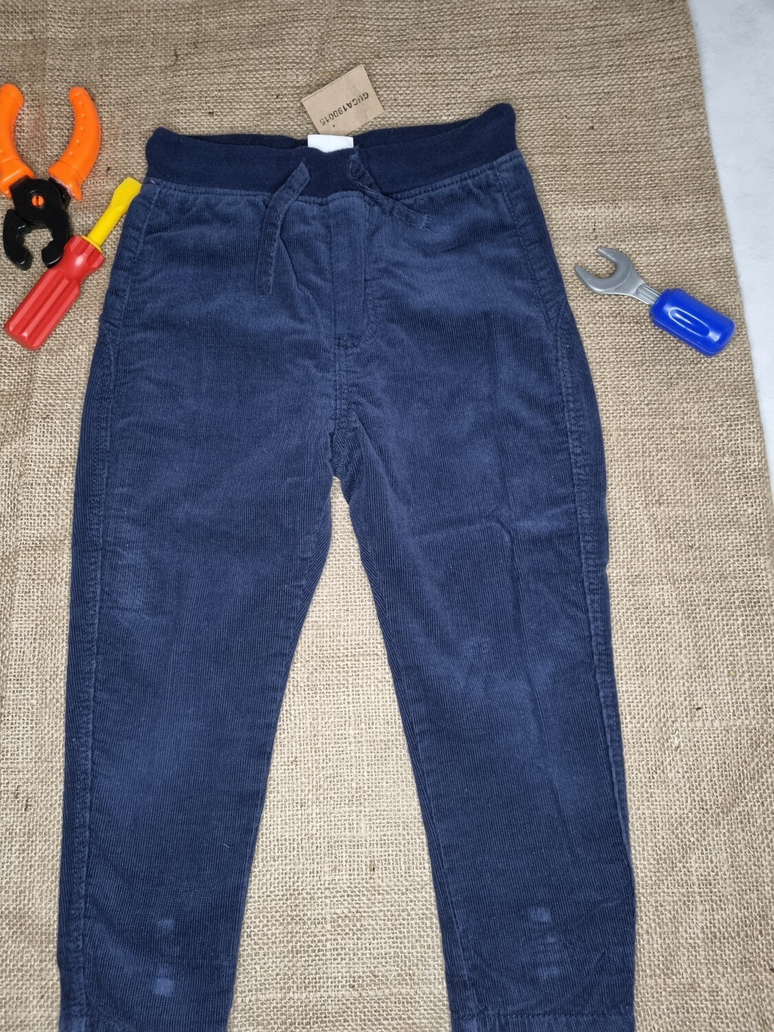 PANTALON DE PANA FINO, COLOR AZUL. PRETINA ELASTIZADA. MARCA ZARA, TALLE 4