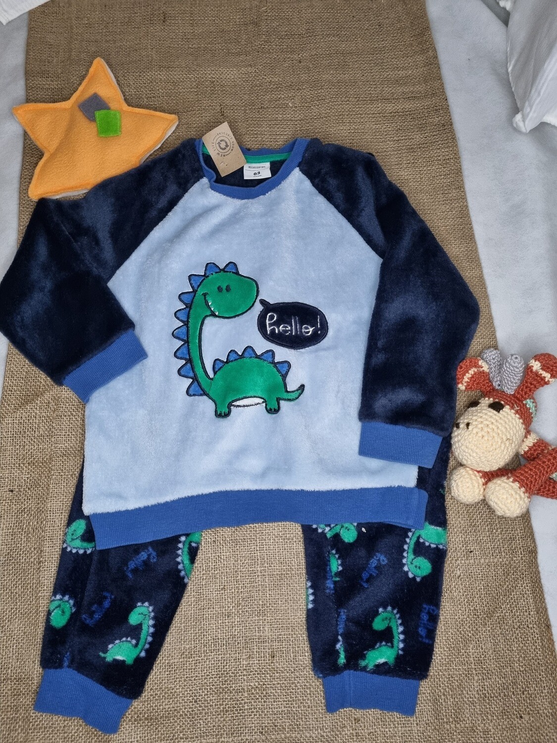 PIJAMA DE PELUCHE, DINOSAURIOS. TALLE 3