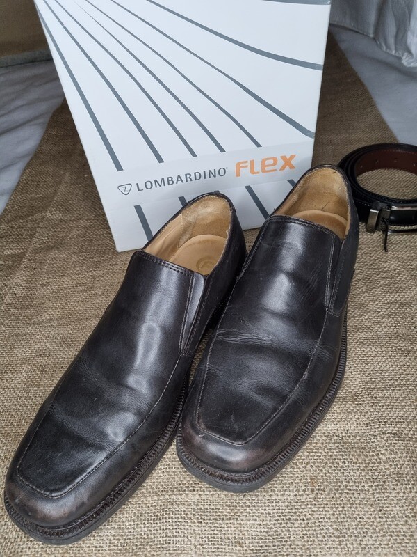 ZAPATO DE HOMBRE, TIPO MOCASÍN, COLOR MARRON OSCURO, TALLE 41