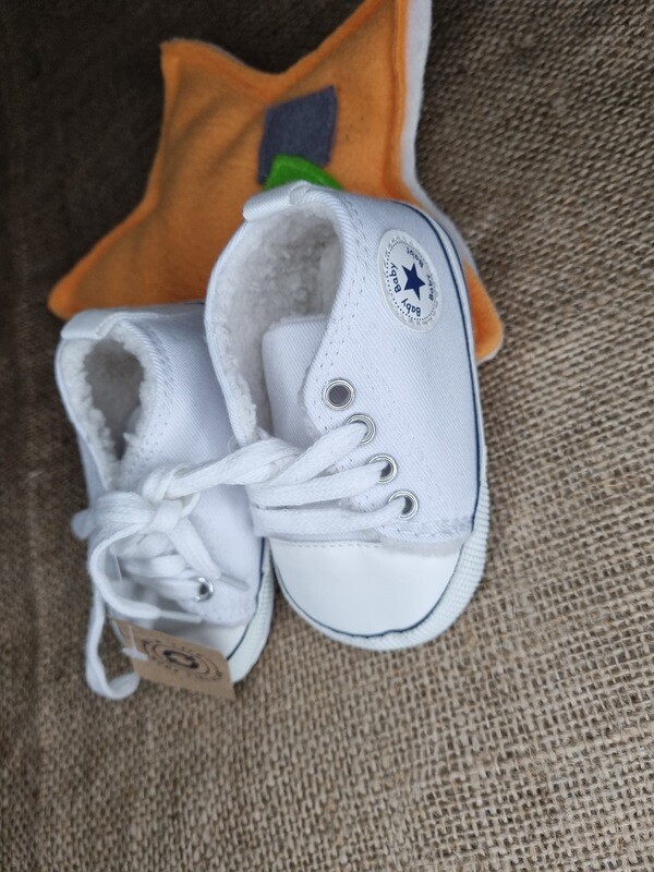 CHAMPION NO CAMINANTE BLANCO, FORRADO EN SIMIL CORDERITO. NUEVOS SIN USO. SUELA 12 CMS