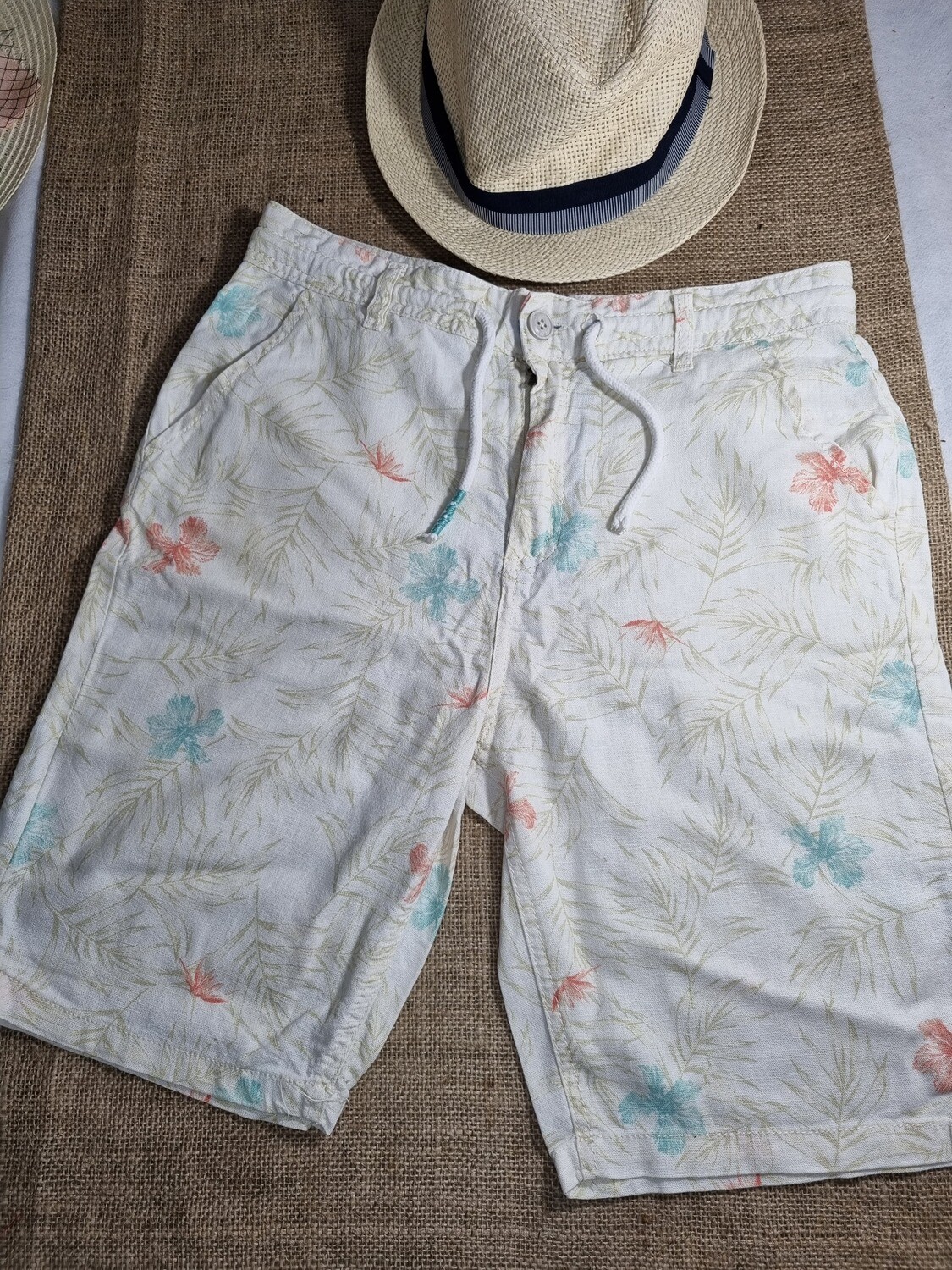 BERMUDA DE NIÑO, MARCA FUZARKA, TALLE 13/14 AÑOS. DE TELA TIPO LINO, ESTAMPADA
