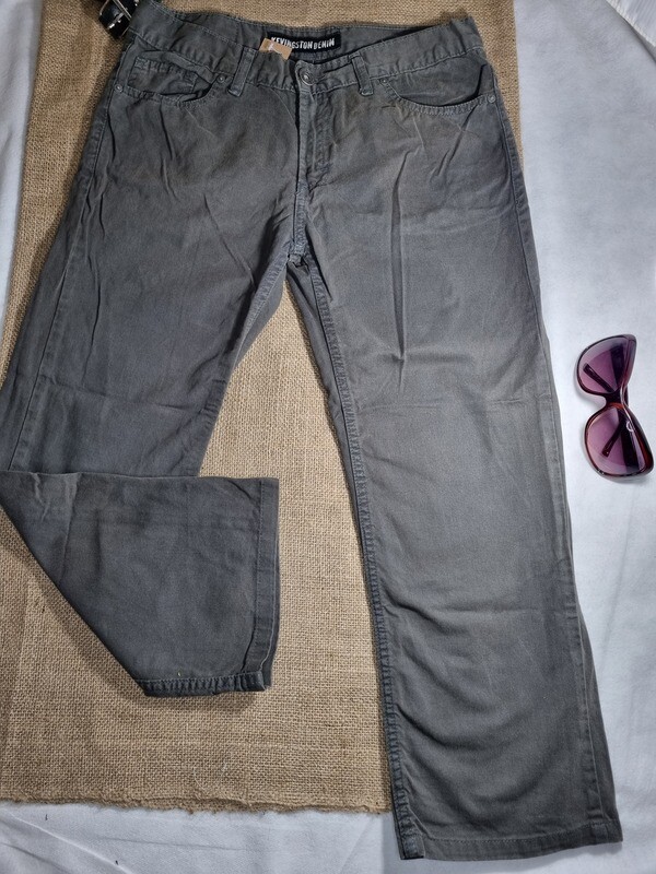 PANTALON CORTE JEAN, COLOR VERDE, MARCA KEVINGSTON, TALLE 18