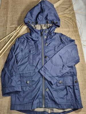 CAMPERA IMPERMEABLE CON CAPUCHA, COLOR AZUL, MARCA ZARA KIDS, TALLE 2/3 AÑOS