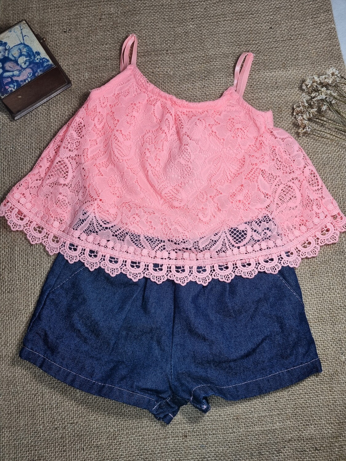 MONO MUSCULOSA CON SHORT PAÑALERO. MARCA LIMITED TOO. TALLE 24 MESES. IGUAL A NUEVO