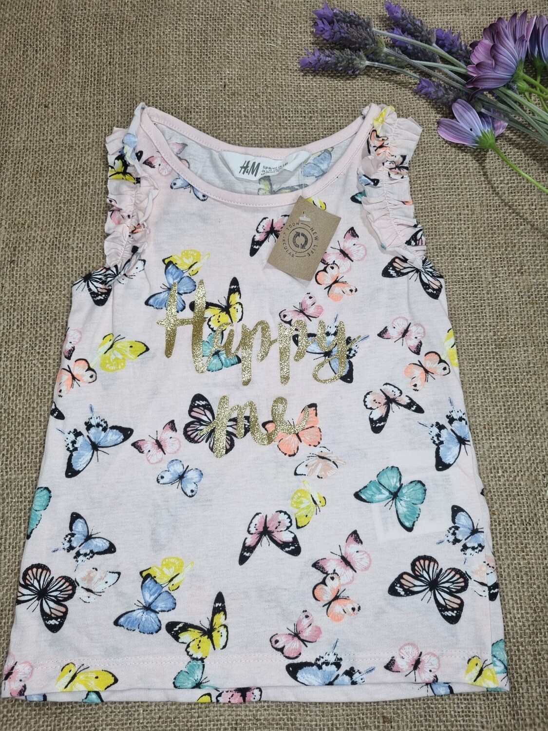 MUSCULOSA DE NIÑA, MARCA HYM. TALLE 2/4 AÑOS. BRETELES CON VOLADO. IMPECABLE