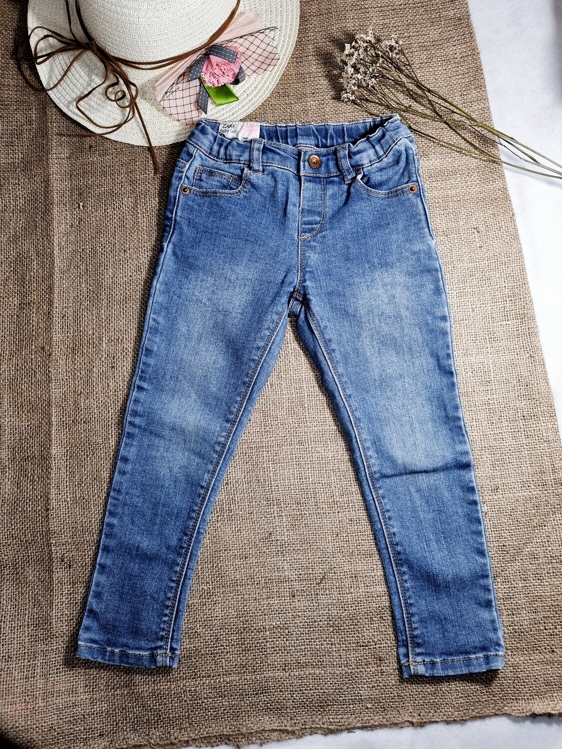 PANTALÒN CHUPÌN DE JEAN, ELASTIZADO A LA CINTURA, MARCA ZARA BABY, TALLE 2/3 AÑOS