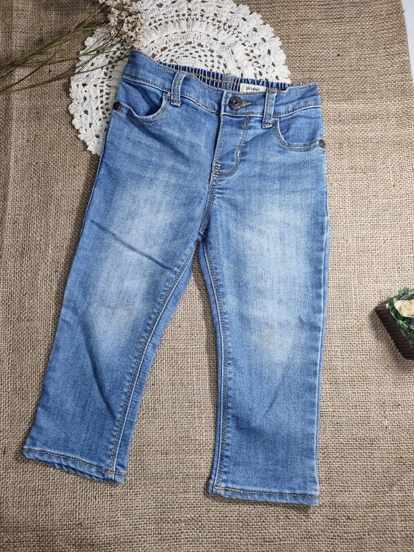 PANTALON SKINNY DE JEAN, ELASTIZADO A LA CINTURA, MARCA OSHKOSH, TALLE 18 MESES