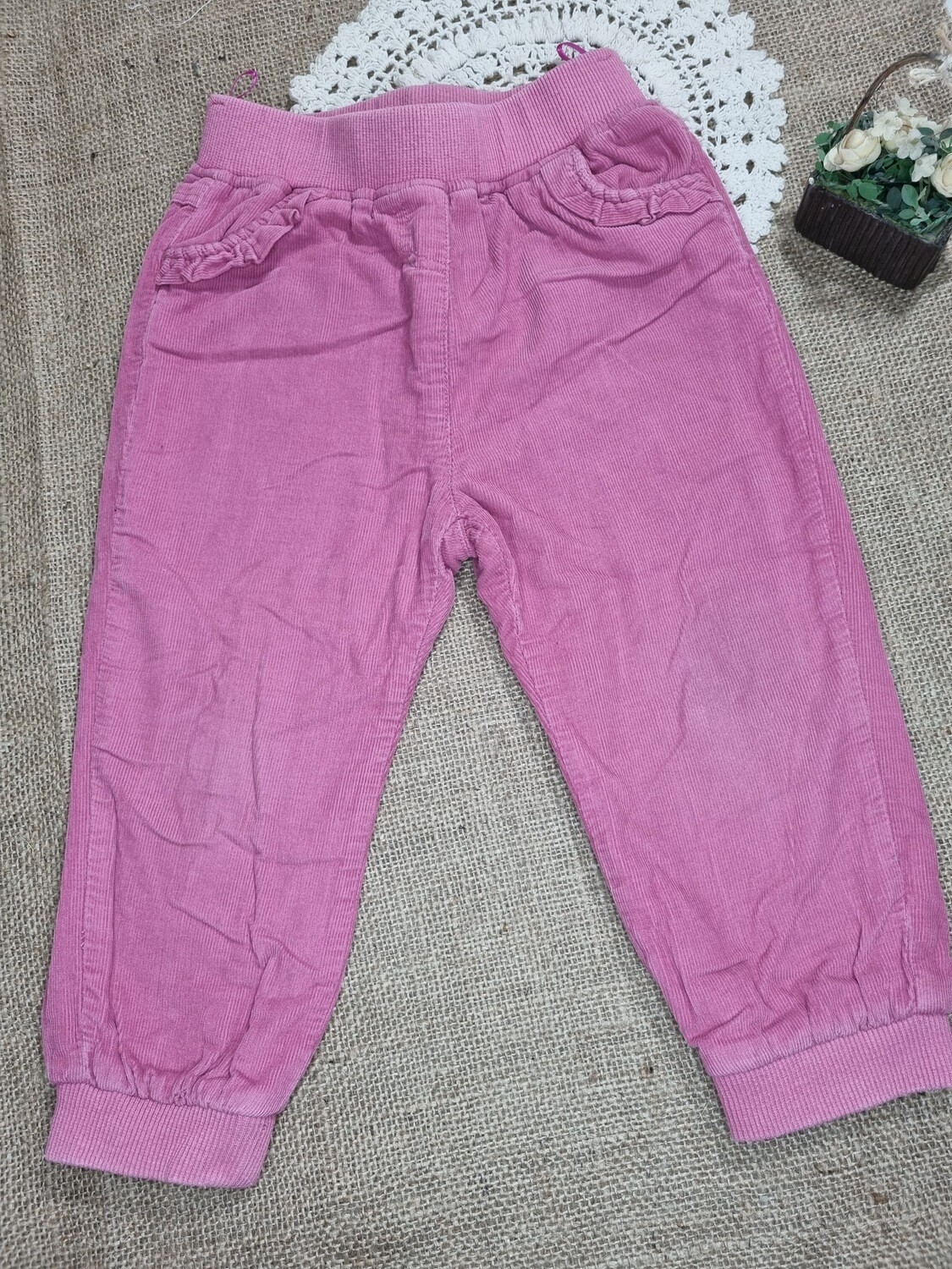 PANTALON TIPO BABUCHA DE PANA, FORRADO EN ALGODON. SUPER ABRIGADO. PRETINA ELASTICA. BOLSILLOS AL FRENTE CON VOLADOS. MARCA TOMAS TRENT. TALLE 12/18 M.