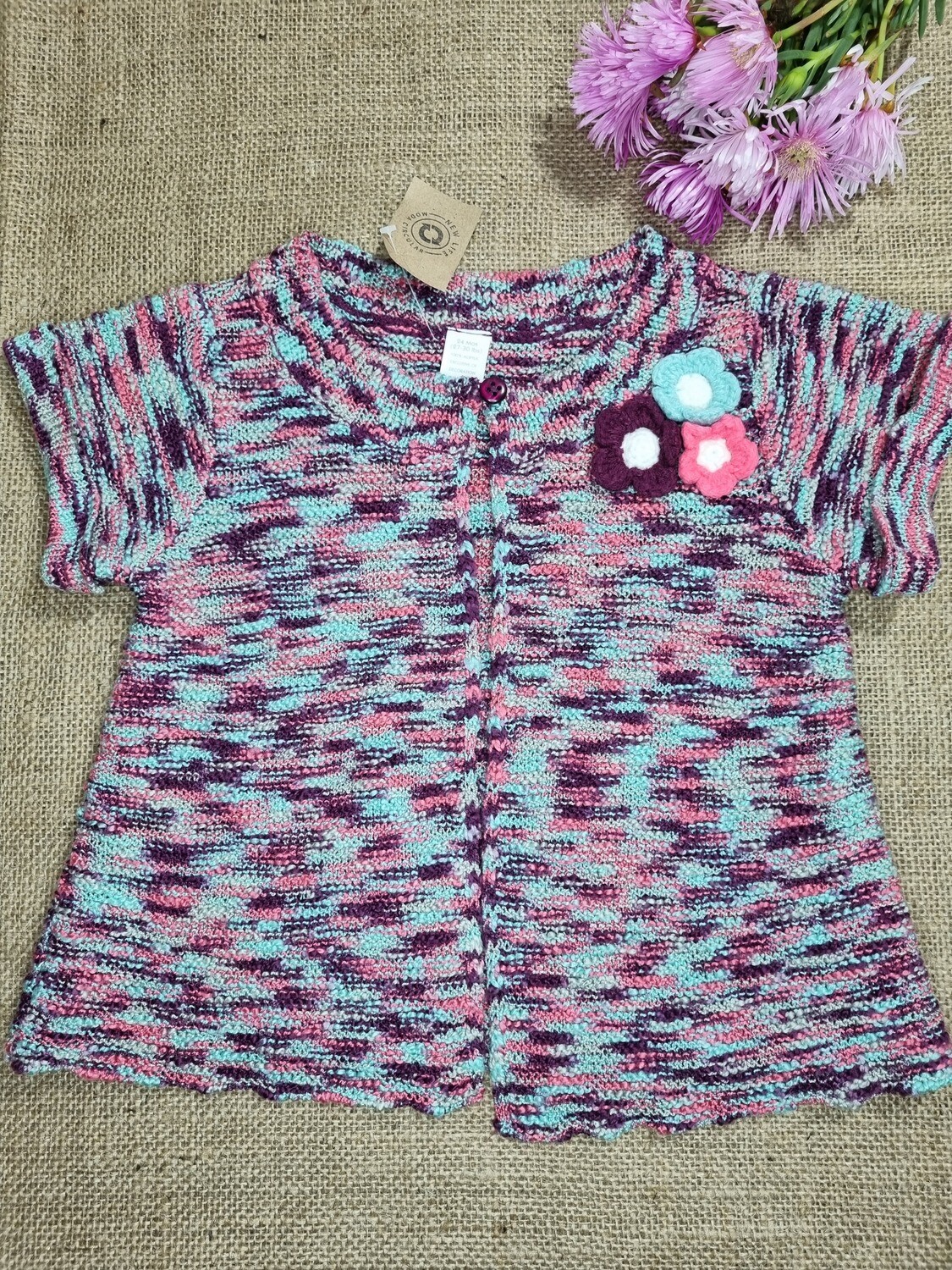 SACO DE HILO MANGA CORTA, MELANGE EN TONOS BORDEAUX VERDE Y ROSA. TALLE 24 MESES