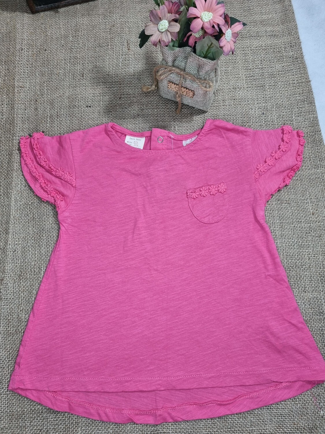 REMERA DE NIÑA, MANGA CORTA, MARCA ZARA, TALLE 3/4 AÑOS. IMPECABLE