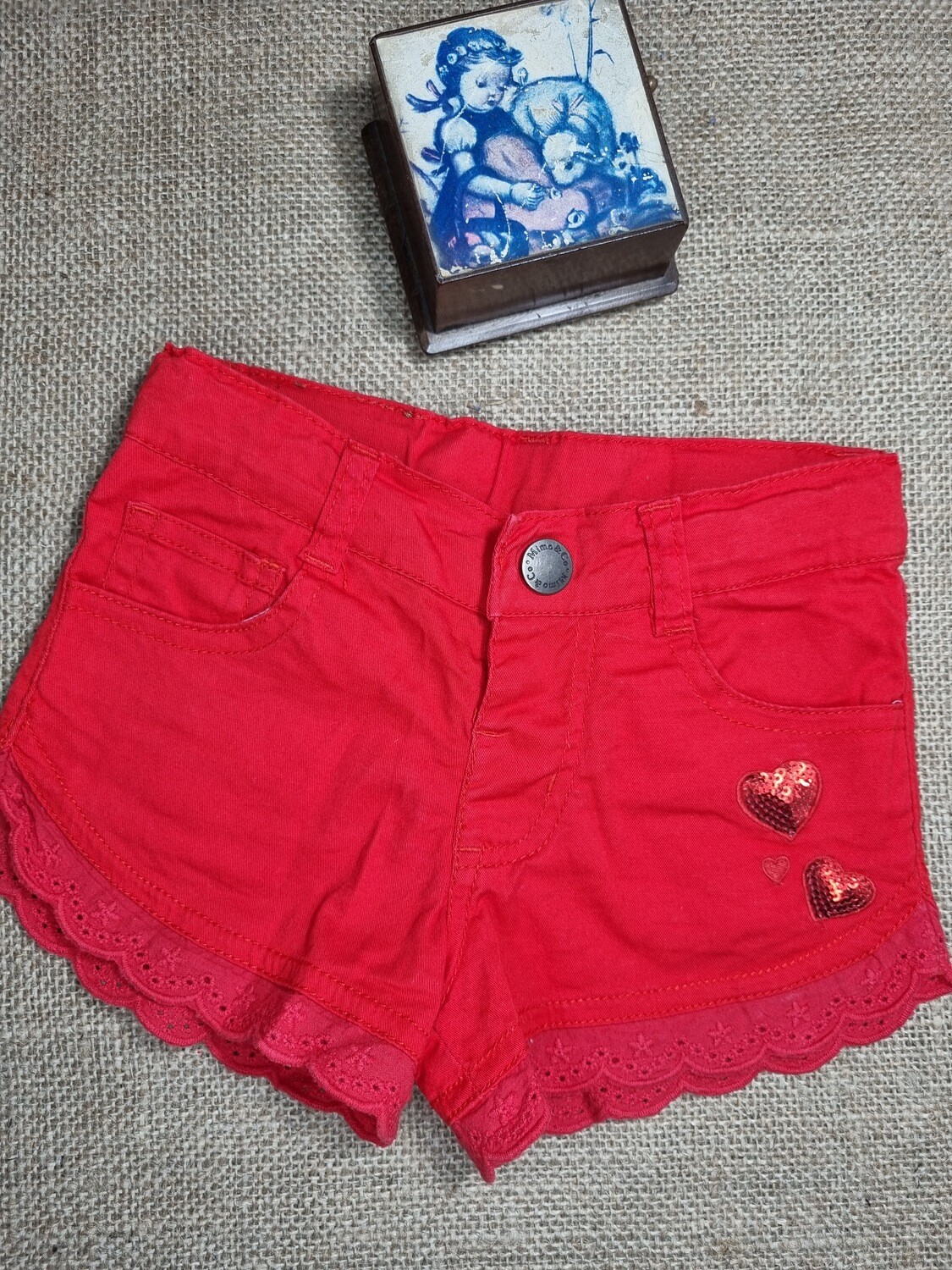 SHORT DE TELA, MARCA MIMO, TALLE 24 MESES. CON BOLSILLOS. COLOR ROJO