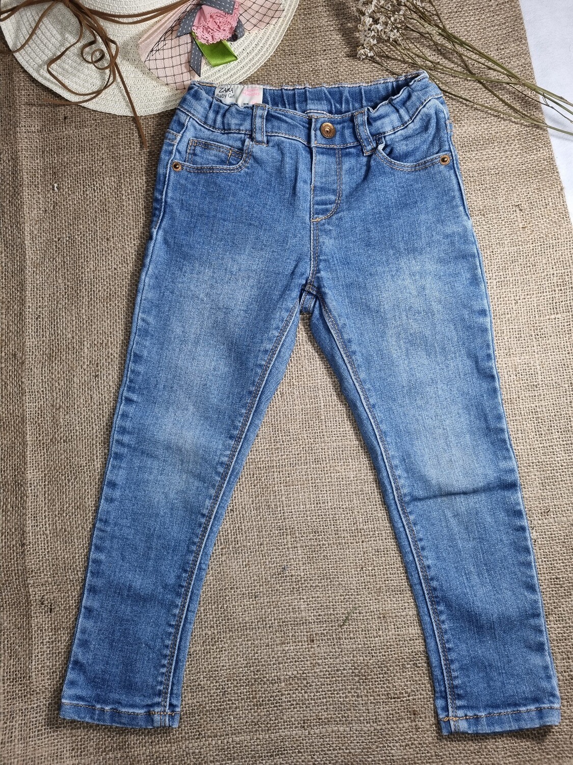 PANTALON DE JEAN CHUPIN, ELASTIZADO A LA CINTURA, MARCA ZARA BABY, TALLE 2/3 AÑOS