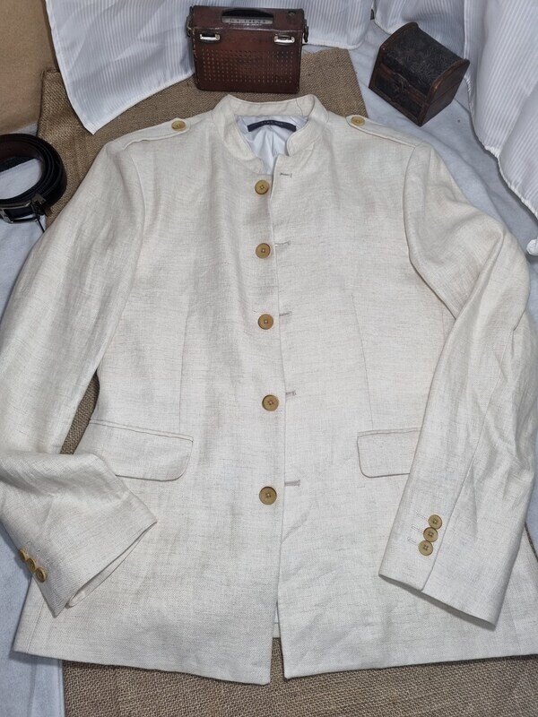 SACO SPORT COLOR CRUDO, CUELLO MAO, BOLSILLOS CON TAPA, CHARRETERAS. ENTALLADO, MARCA ZARA, TALLE 42