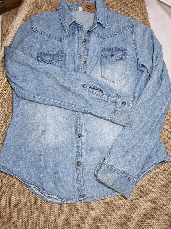 CAMISA DE JEAN GASTADO, MANGA LARGA, ENTALLADA, TALLE S