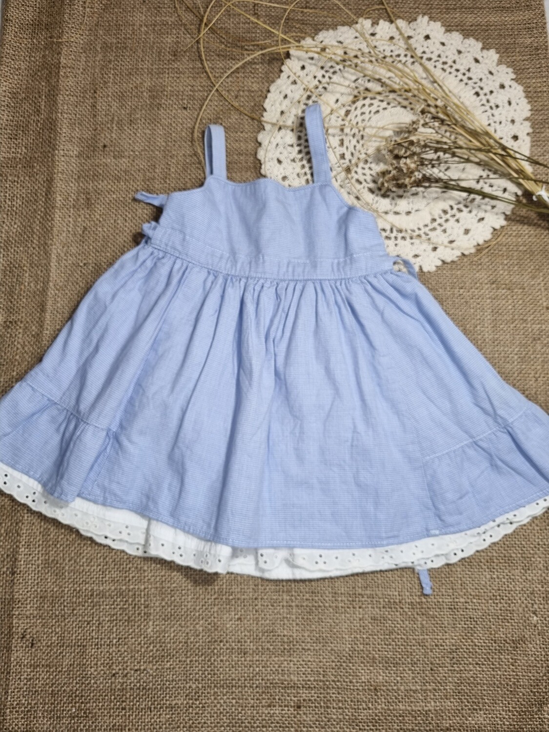 VESTIDO SOLERA DE TELA CELESTE, CON FORRO BLANCO, MARCA CHEEKY, TALLE 3/6 MESES