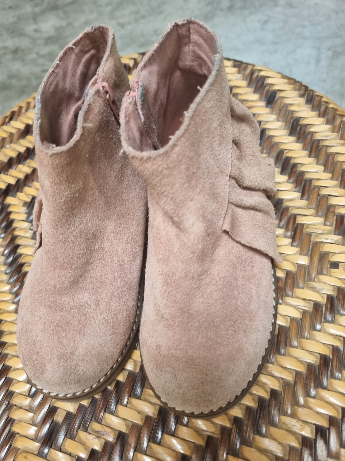 BOTA CAÑA CORTA DE NIÑA, TALLE 25. MARCA ZARA BABY