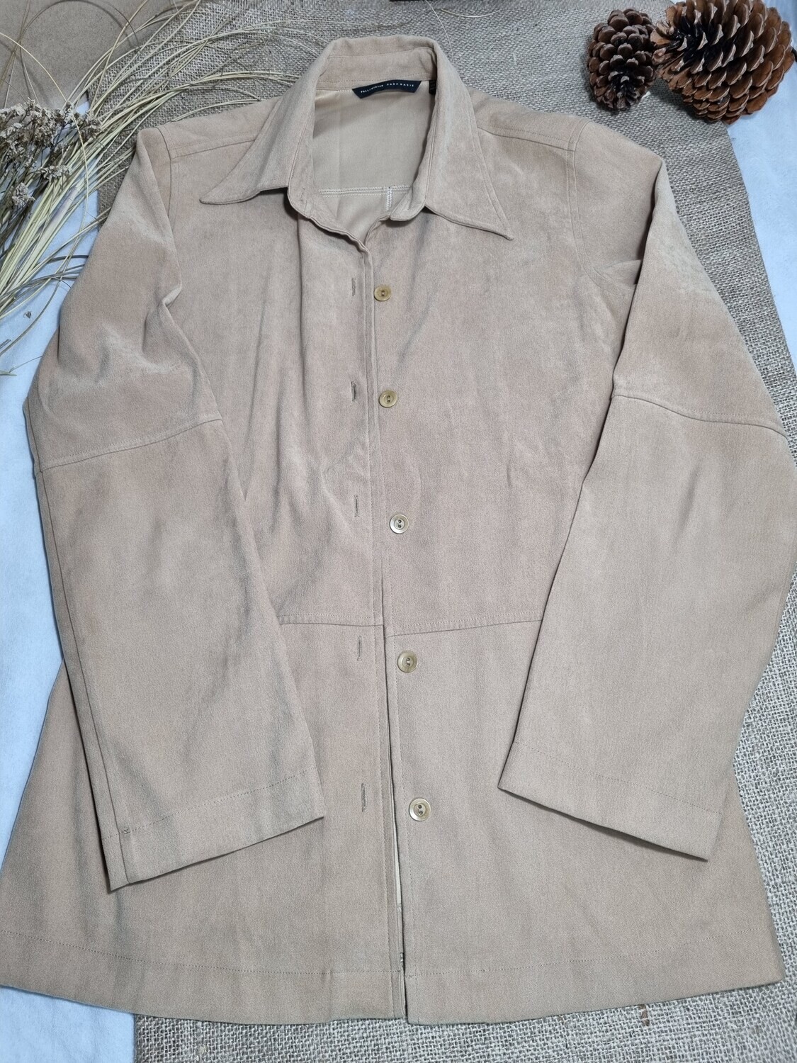 SOBRECAMISA DE MANGA LARGA, COLOR BEIGE, MARCA ZARA, TALLE S