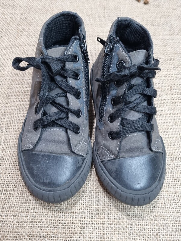 GANGA - CHAMPION BOTITA RENNER, CON CORDONES Y CIERRE LATERAL. TALLE 29