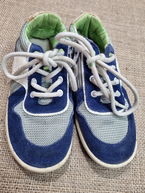 GANGA - CHAMPION HUSH PUPPIES TALLE 29, CON CORDONES Y CIERRE LATERAL. CON DETALLES VISIBLES EN LAS FOTOS