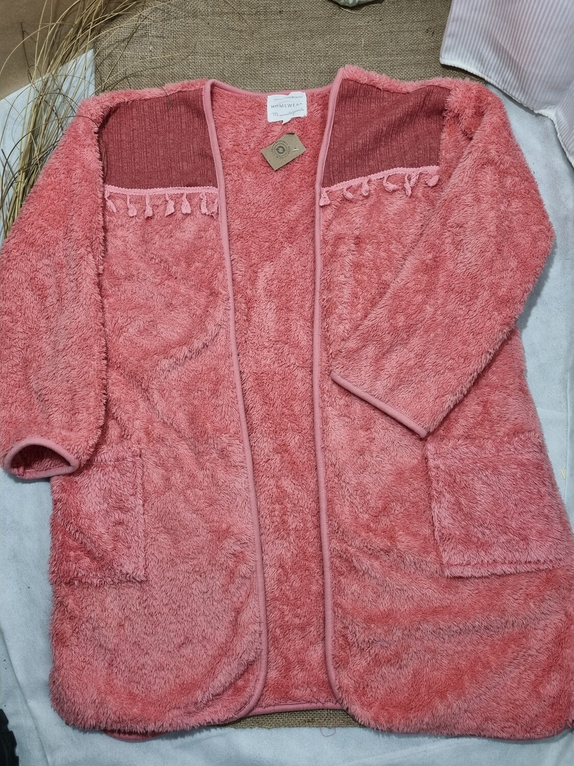 SACO PELUCHE LARGO, SIN BOTONES COLOR ROSADO, TALLE S/M