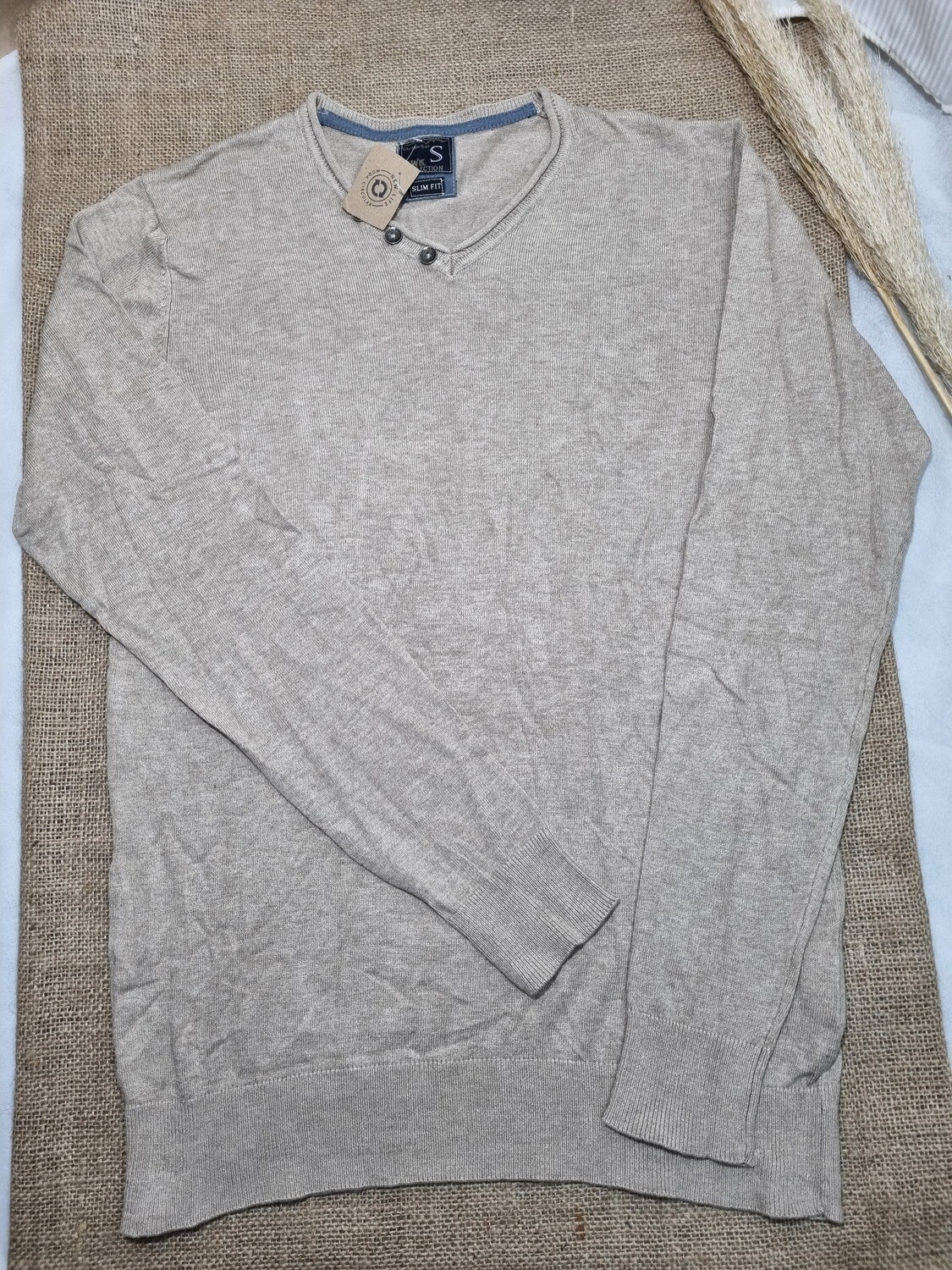 SWEATER TEJIDO FINO, ESCOTE EN V, COLOR BEIGE, MARCA OWK COLLECTION, TALLE S